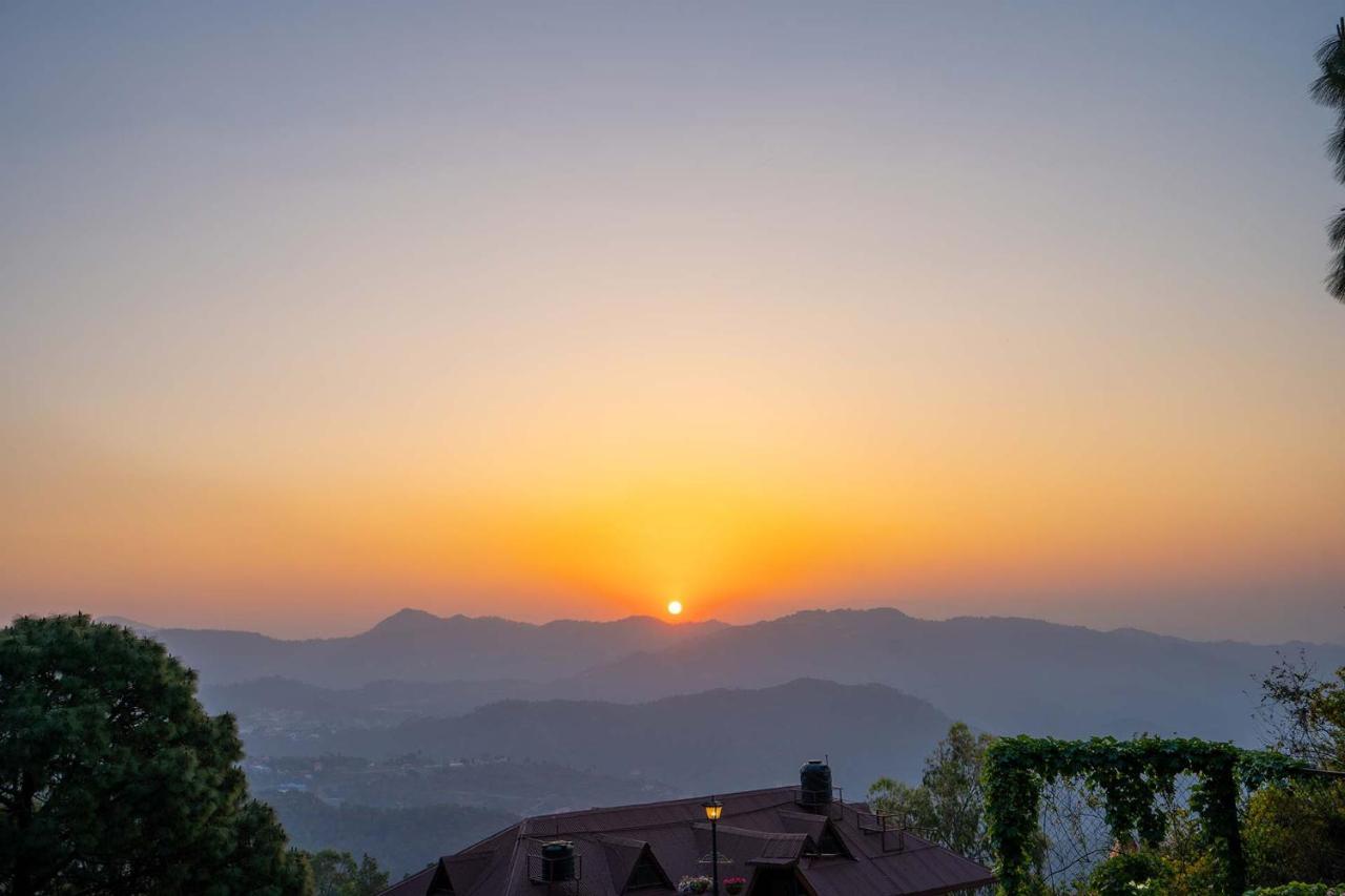 Stayvista At Floradale W Jacuzzi & Wood-Fire Pizza Kasauli Buitenkant foto