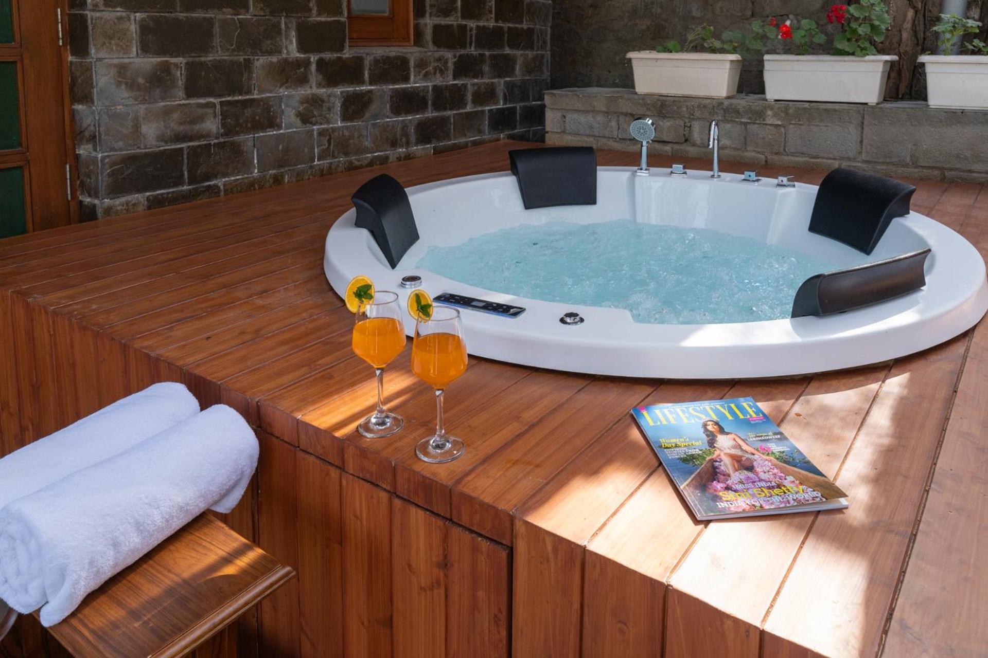 Stayvista At Floradale W Jacuzzi & Wood-Fire Pizza Kasauli Buitenkant foto